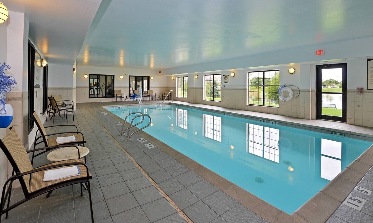 West Des Moines Condo | 1-Bedroom | Top Location | Pool, Hot Tub Access