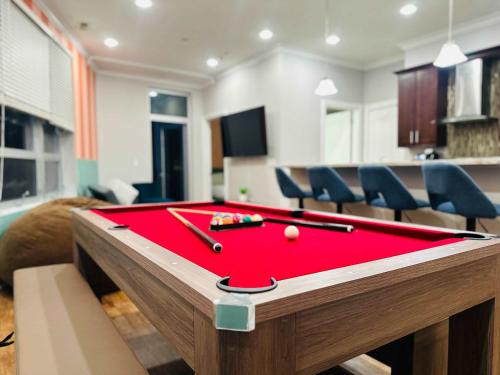 River West Apartment | 1 Garage Parking, Skyline Rooftop, PingPong, Balcony