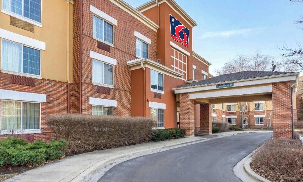 Vernon Hills Apartment | 1 King Bed | Non-Smoking, Kitchen