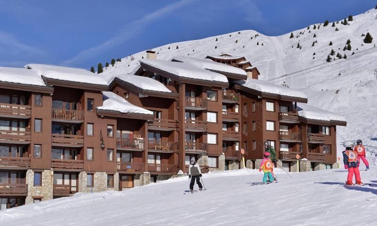 Belle Plagne Apartment | 100m from resort center, 1st floor, view ski slopes, balcony, tv, 25m², La Plagne