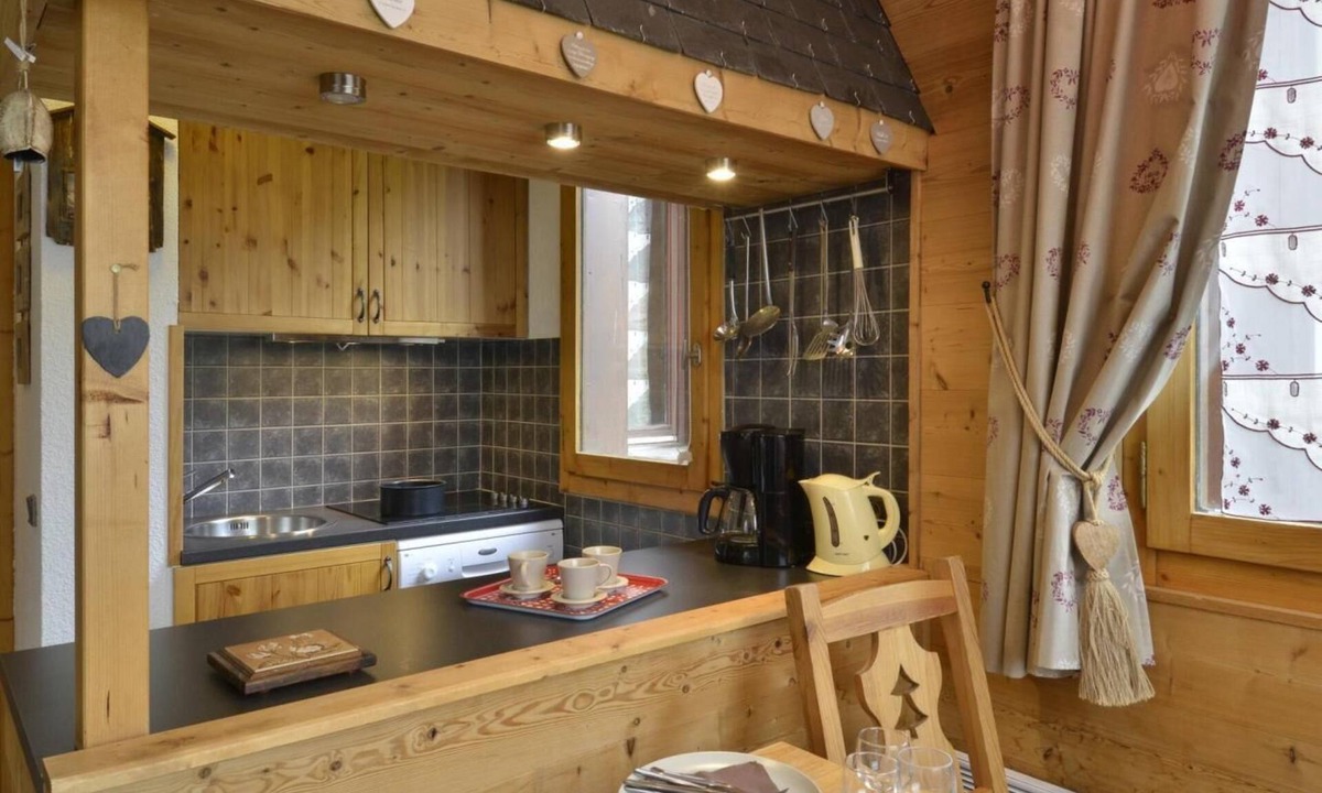 Belle Plagne Apartment | 100m from resort center, 2nd floor, view ski slopes, balcony, tv, 35m², La Plagne