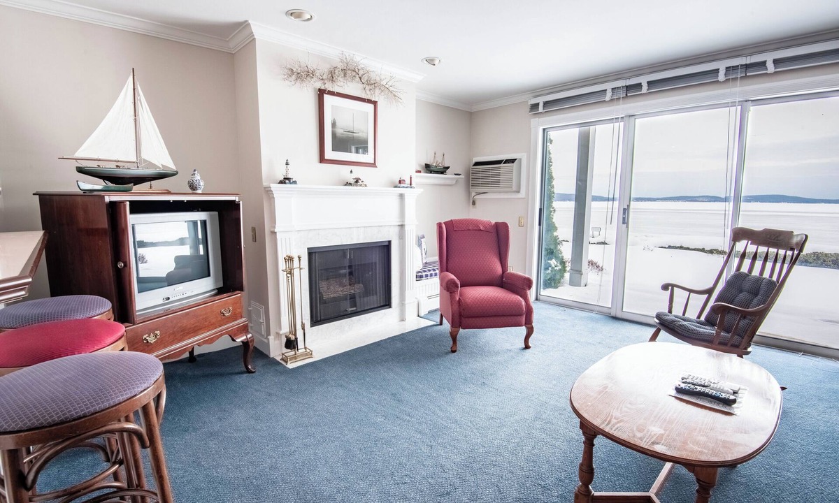 Boyne City Condo | 110 Water Street | 1BR Beachfront Condo | Lake Charlevoix