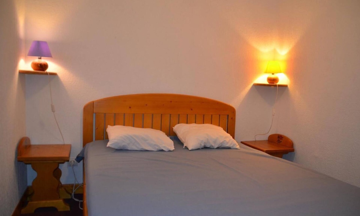 Les Menuires Apartment | 150m from shops, 1st floor, balcony, tv, ski locker, 46m², Les Menuires