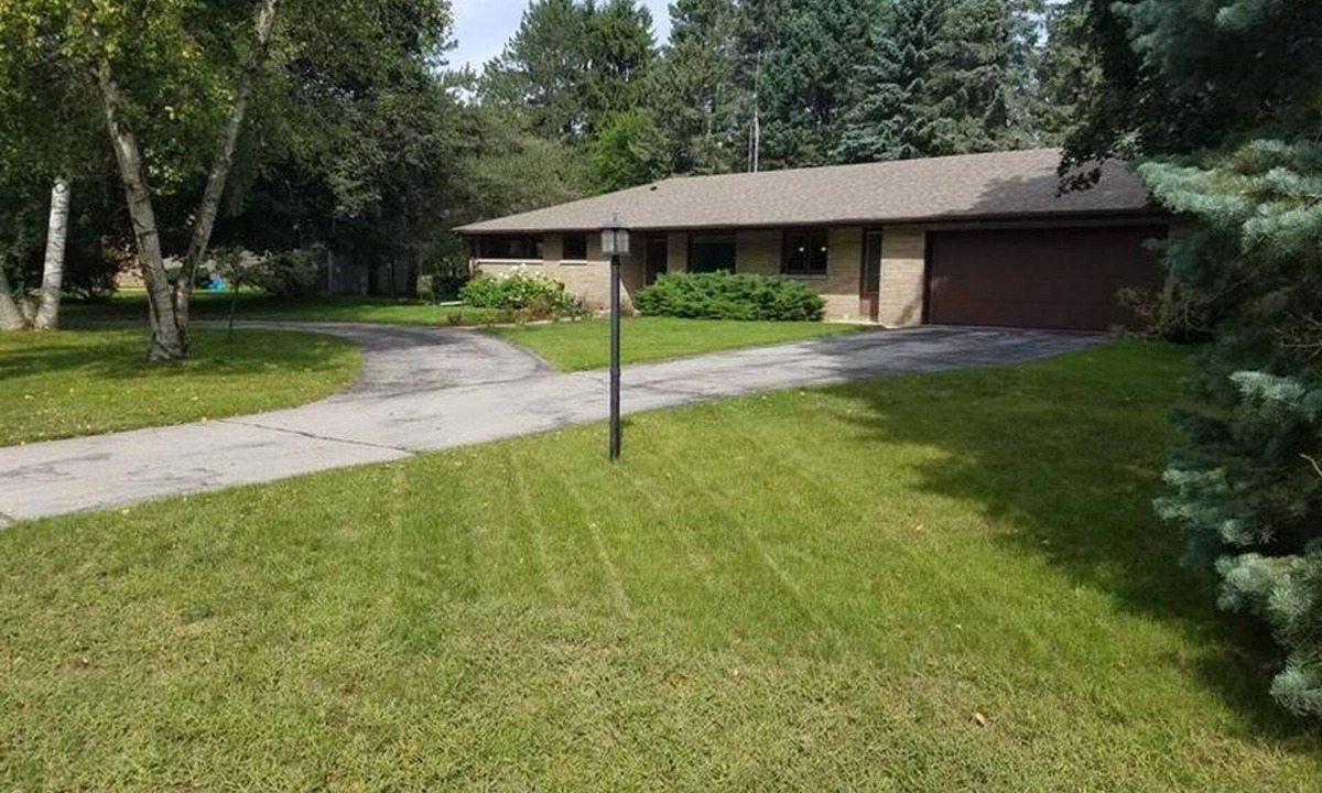 Sheboygan House | 16 MIN FROM RYDERCUP Wooded Retreat