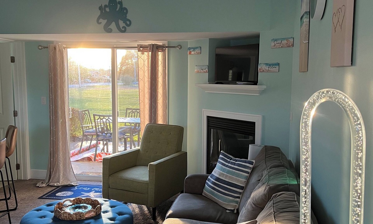 Douglas Condo | 1st floor Condo near Lake MI, Saugatuck and many attraction's. Heated pool!