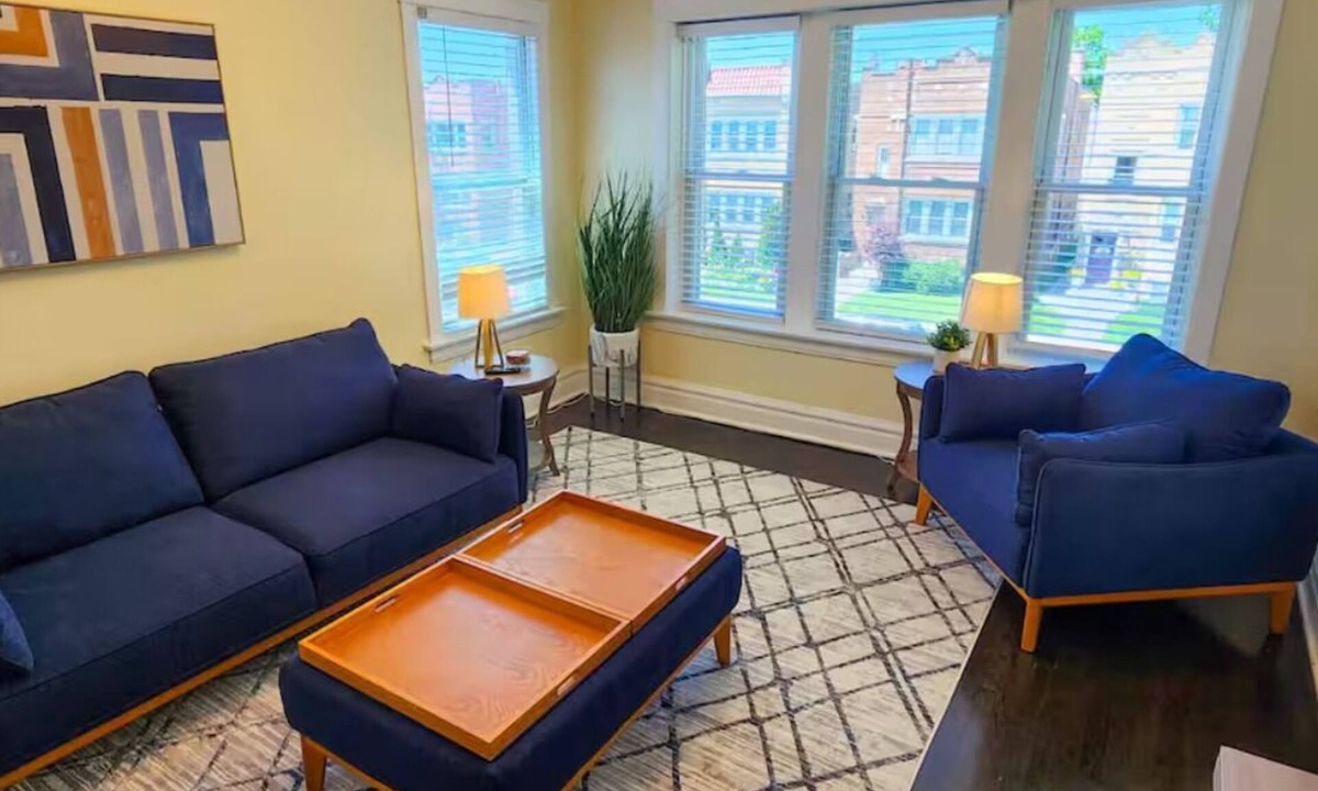 Berwyn Apartment | 2 BDRM Quiet Berwyn Apt w/Free Garage