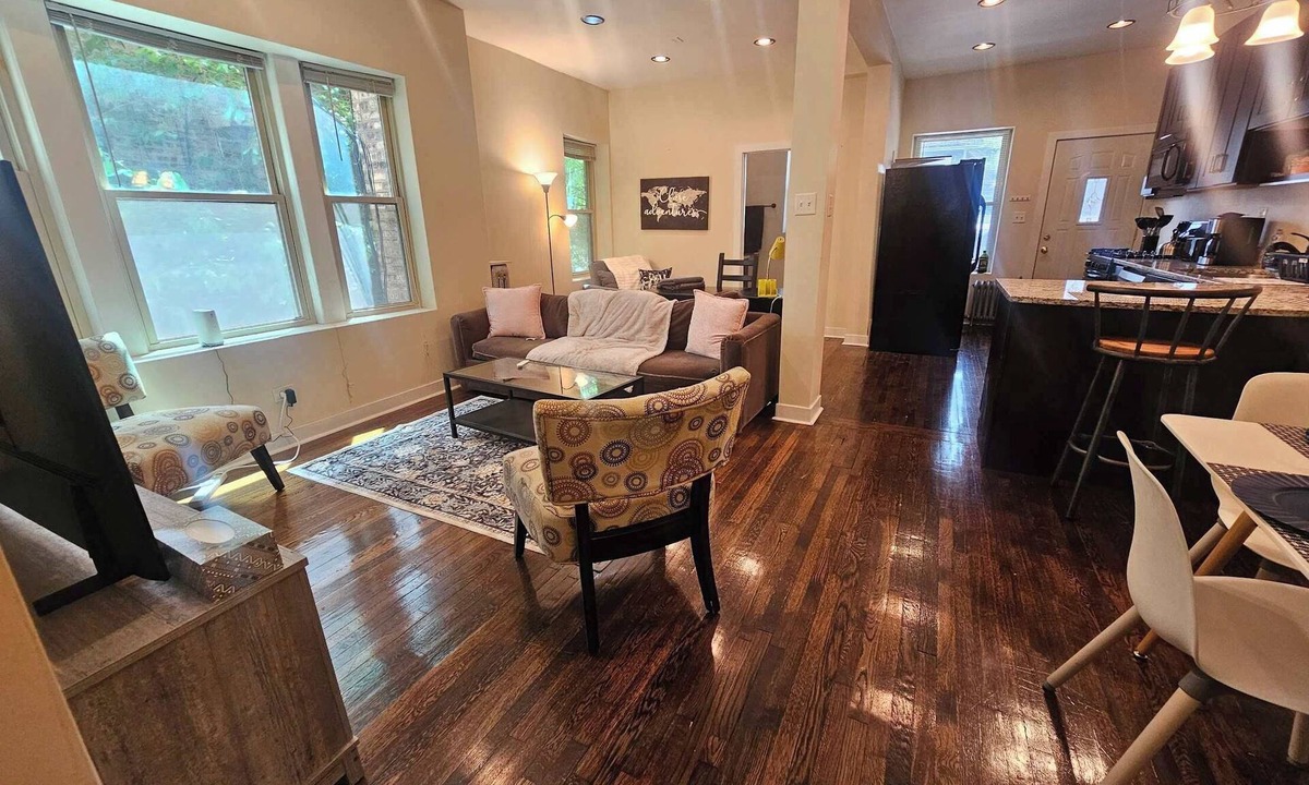 Sheridan Park Apartment | 2 Bedroom Unit in Uptown Chicago