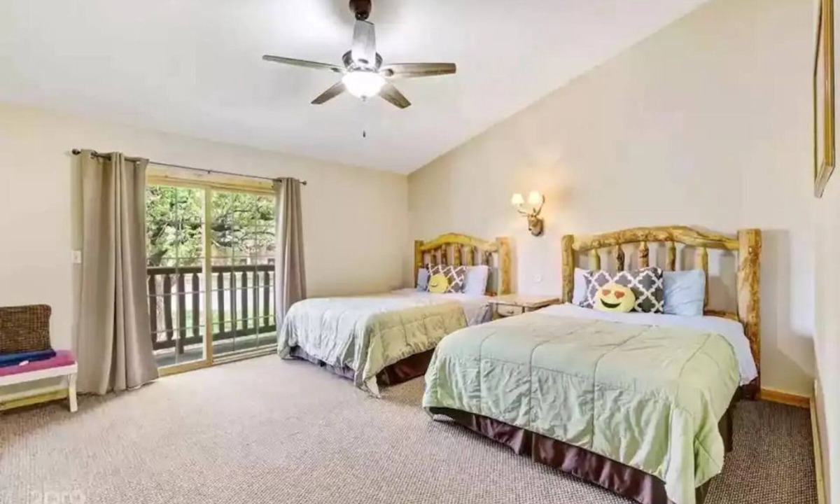 Oglesby Condo | 2 Bedroom villa