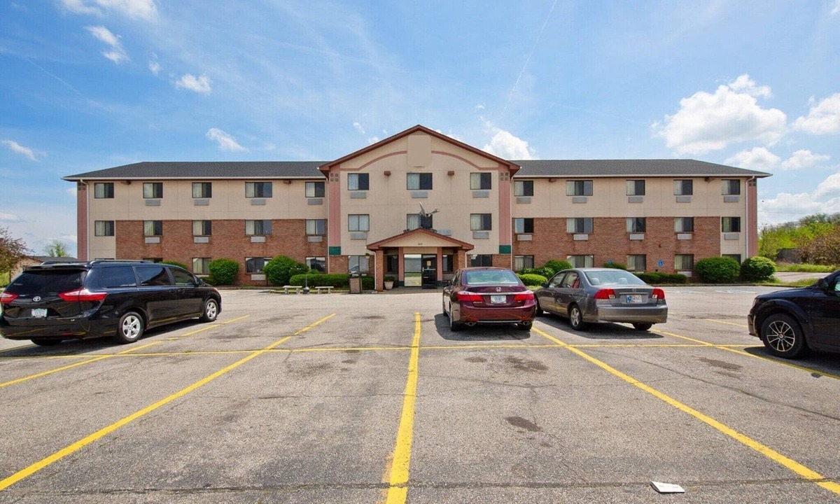 Portage Apartment | 2 Full Bed | Non-Smoking