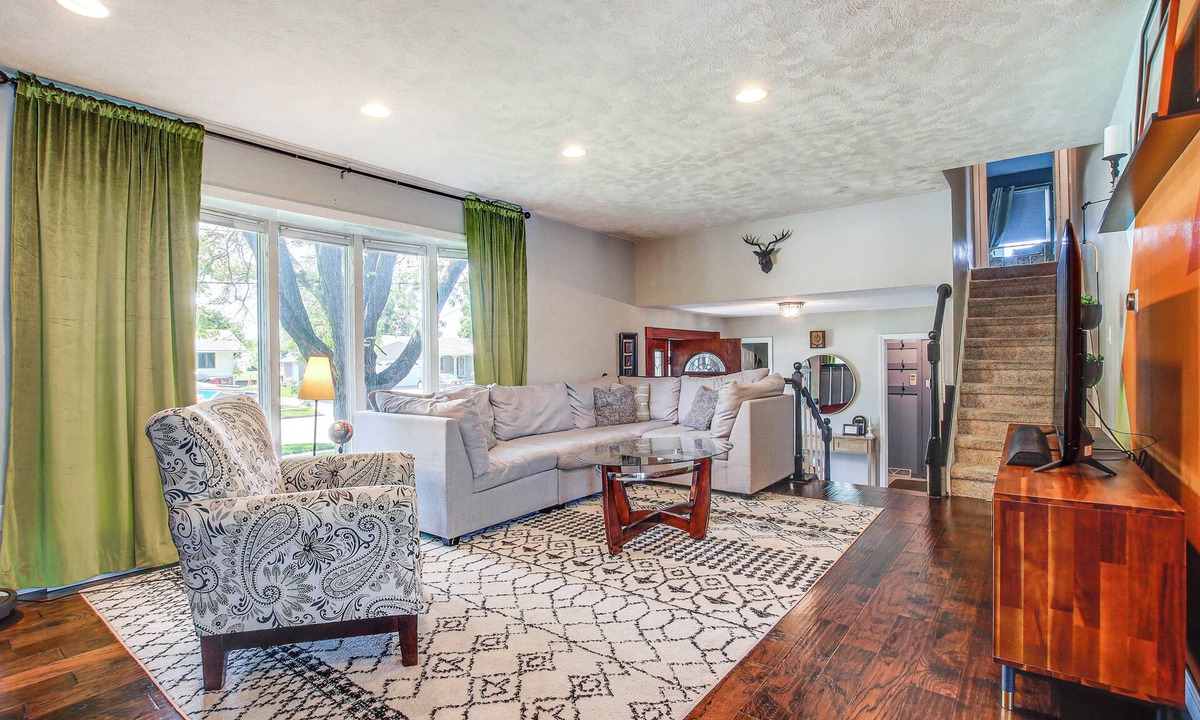 Oshkosh House | 2 Mi to Dtwn: Canal-Front W/Deck, Dock, Kayak