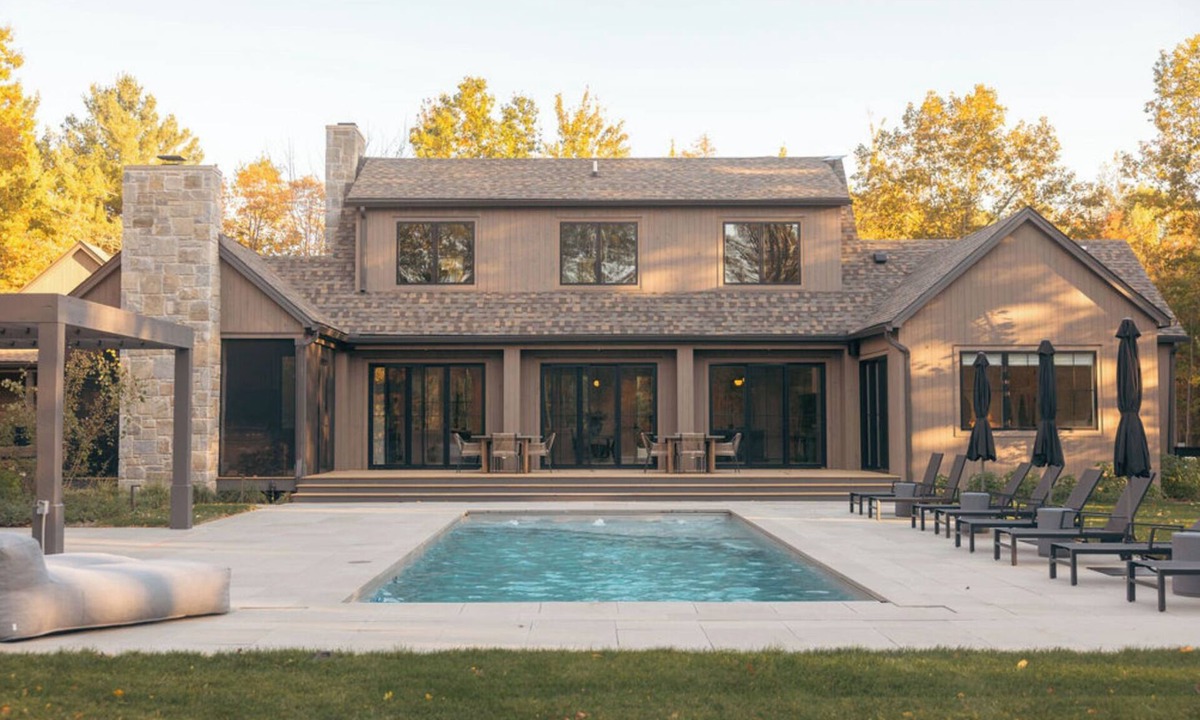 Three Oaks Other | 2027 dates avaliable Luxe Farmhouse · Heated Pool · Private Lake · Camp Loft