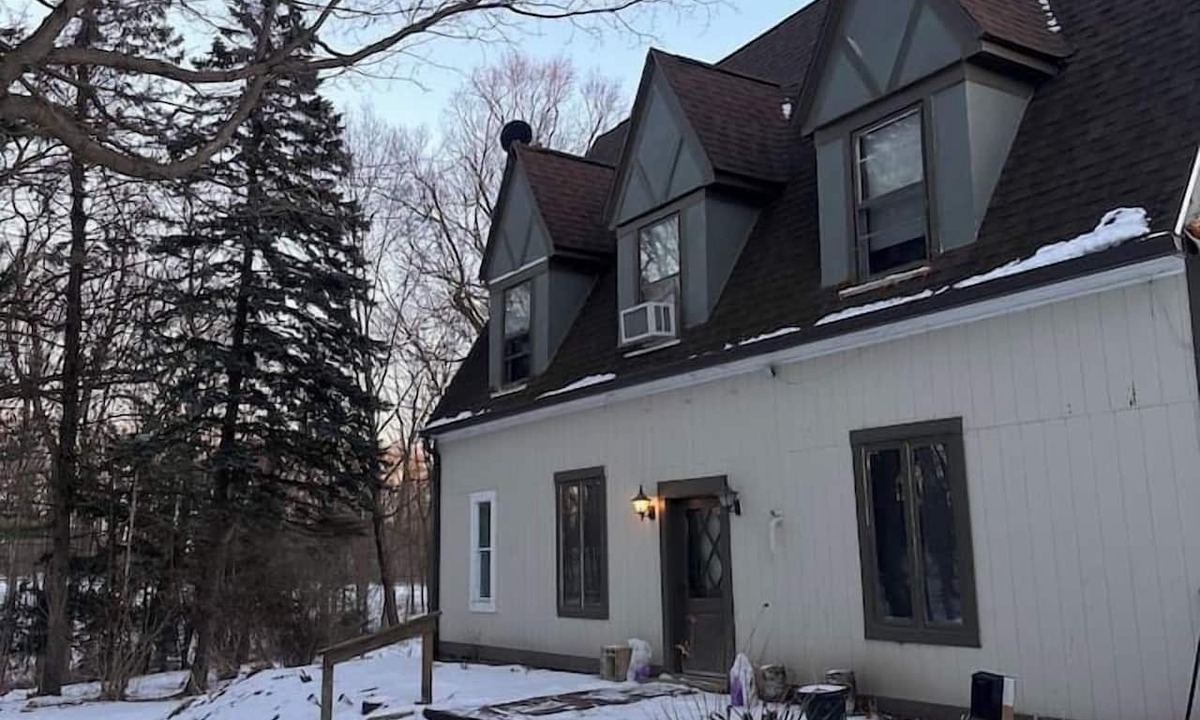 Rockford Apartment | 2nd level Private APT Woodsy Area Getaway