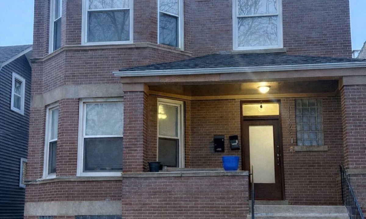Roseland Apartment | 3-bedroom apartment in adorable Chicago with AC for your stay