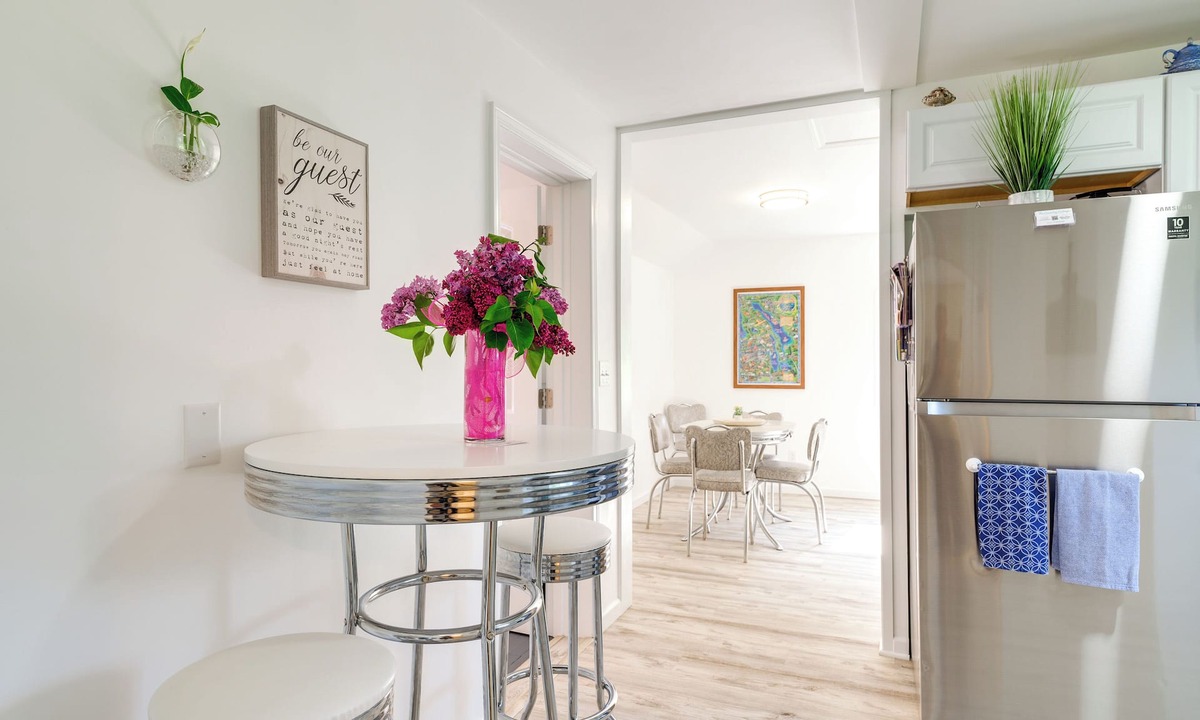 Central Lake Cottage | 3 Mi to Lake Michigan: The Country Cottage