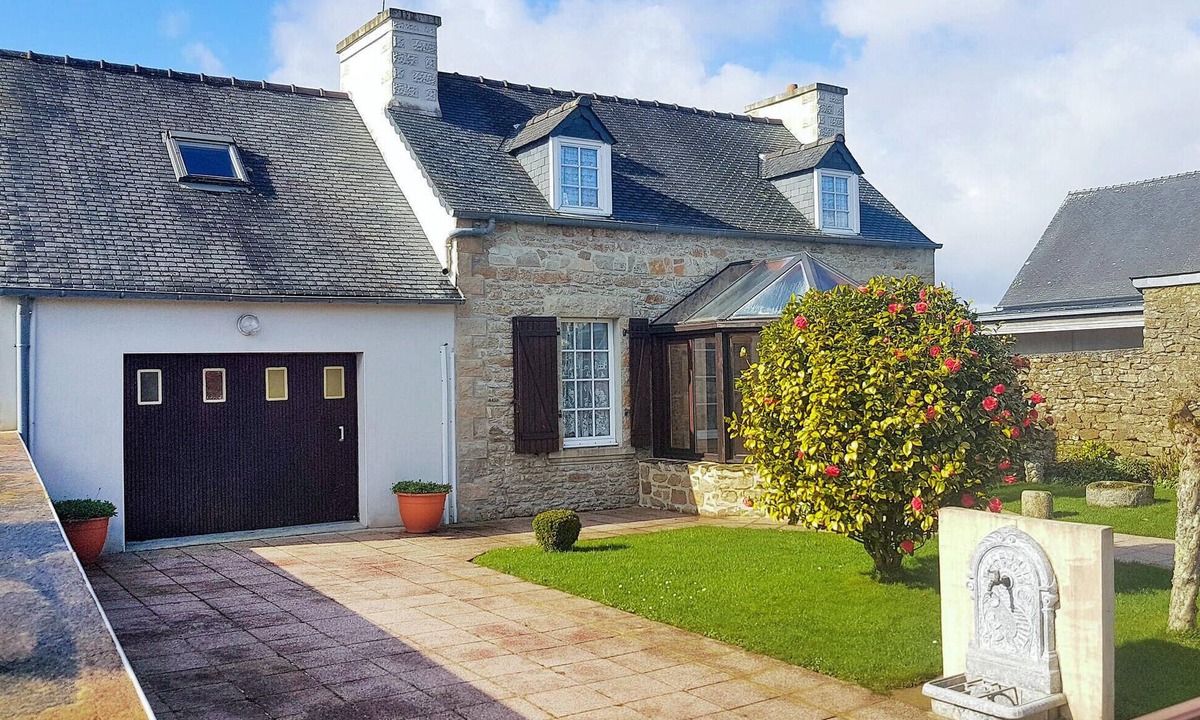 Le Cloitre-Saint-Thegonnec House | 4 bedroom gorgeous home in Le Cloitre S Thegonnec