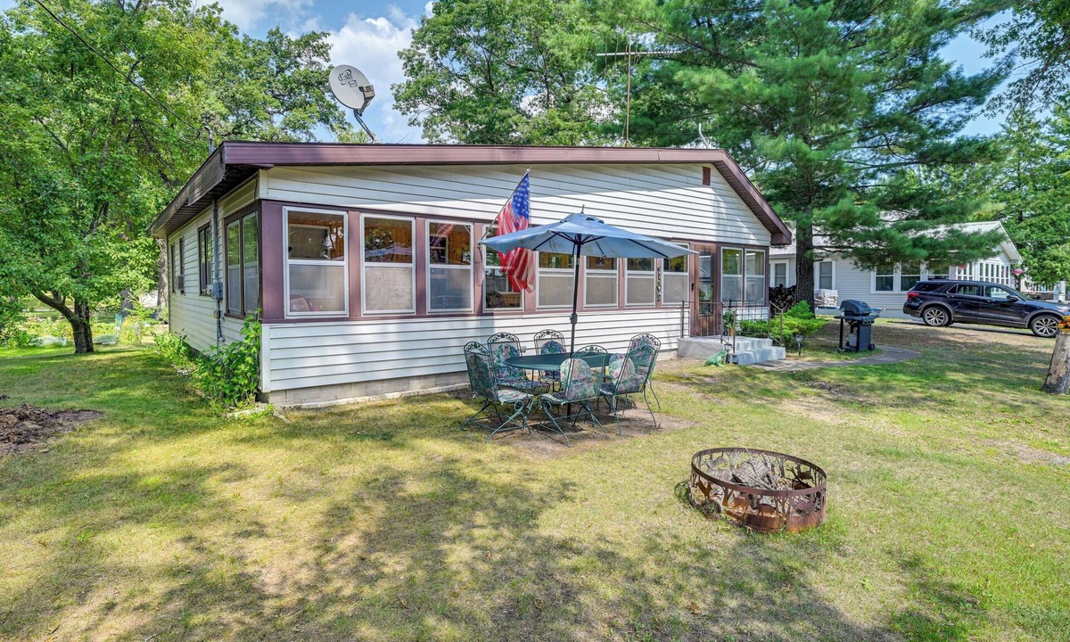 Shawano Cabin | 4-Season Anglers Cabin At Shawano Lake w/Views!