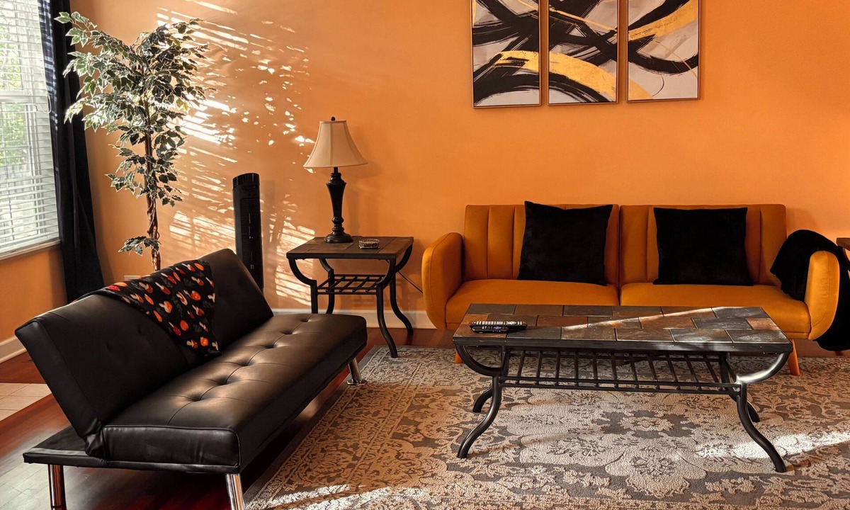 Schaumburg House | 4BR family retreat -sleeps 8, minutes to Woodfield mall & O'Hare airport