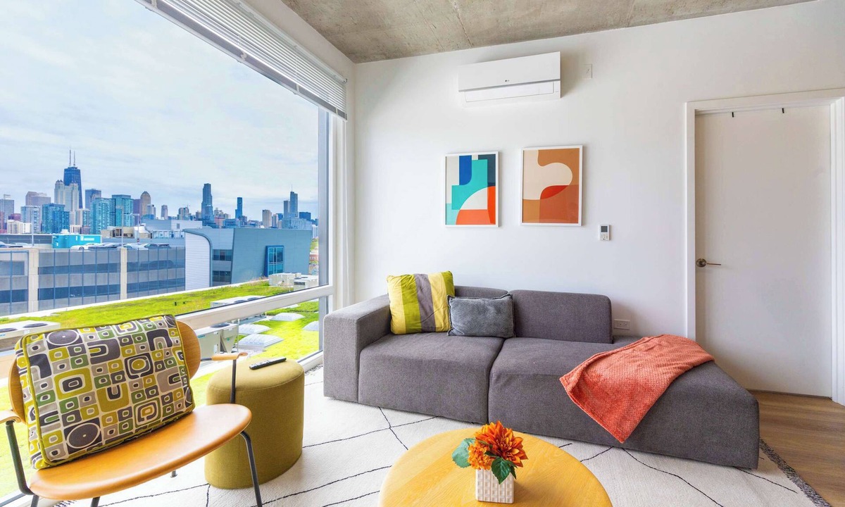 River North House | 4BR Modern Urban Escape, Walk to Zoo, Lakefront & Red Line
