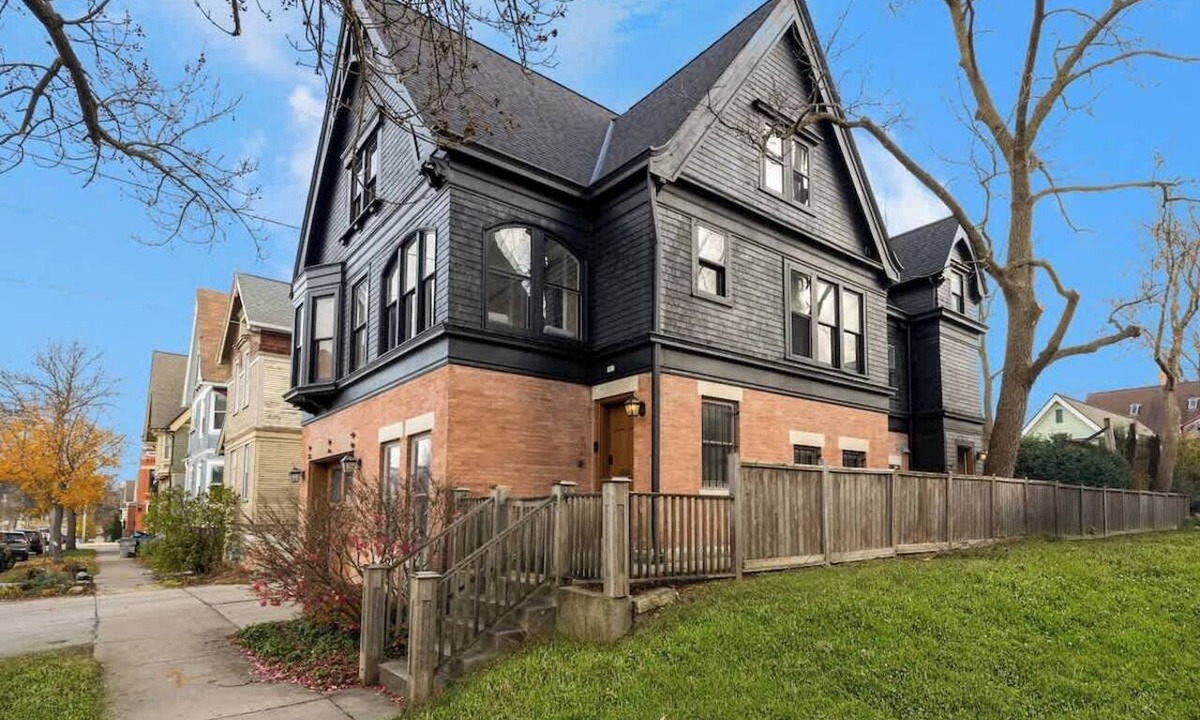 Brewers Hill House | 5BR Luxury Retreat With Huge Garage & 3 King Beds!