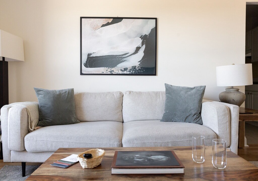 Ravenswood Apartment | 5min to Wrigley, Aragon | Quiet w/ View | Zencity