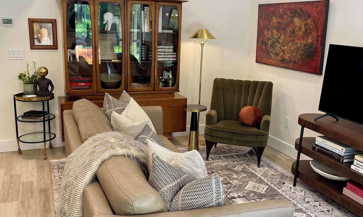 Saugatuck Cottage | A Step Away: The Rendezvous–Walk to Town