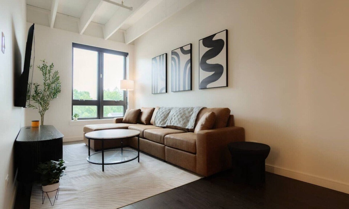 Washington Apartment | Above The Roots | Stylish 1BD on the Square