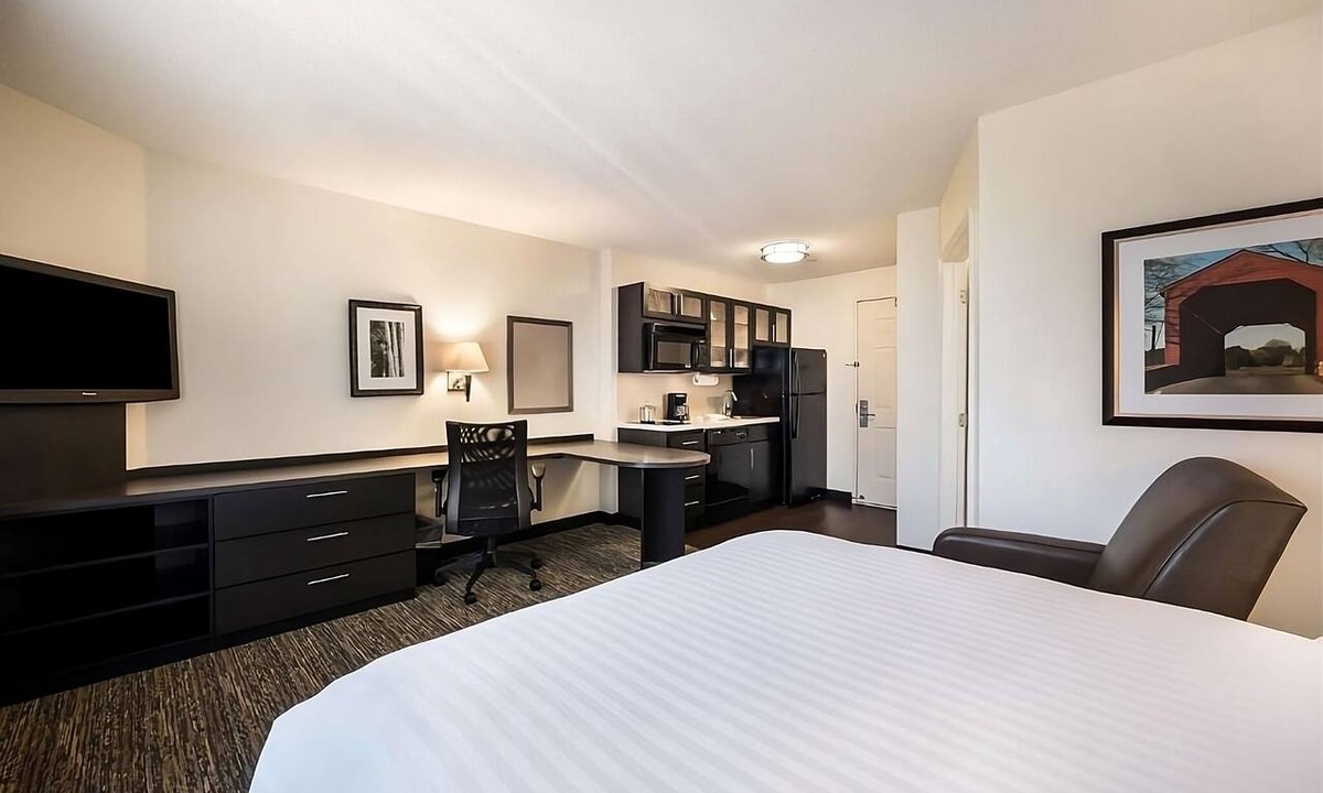 Waukegan Apartment | Always a Great Idea To Unwind, Kitchen, Pets Allowed, Private Parking