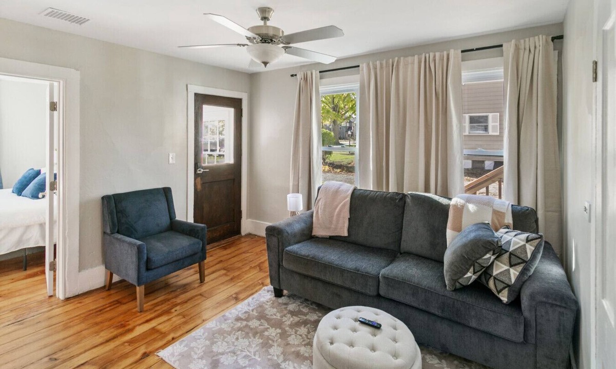 Libertyville House | Anchor’s Away! 3BR Home by Great Lakes Base in DT