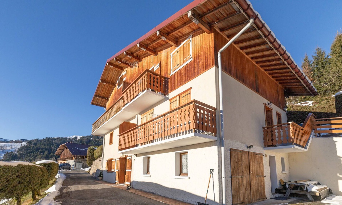 Cordon Apartment | Apartment 'Le Rouge-Gorge' with Mountain View, Private Terrace and Wi-Fi