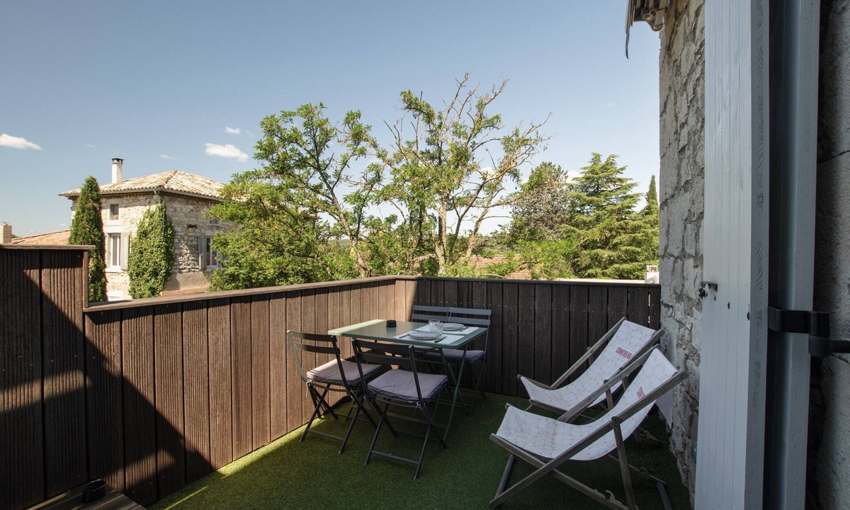 Ruoms Apartment | Apartment 'Viognier - Logement Avec Jacuzzi' with Private Terrace, Wi-Fi and Air Conditioning