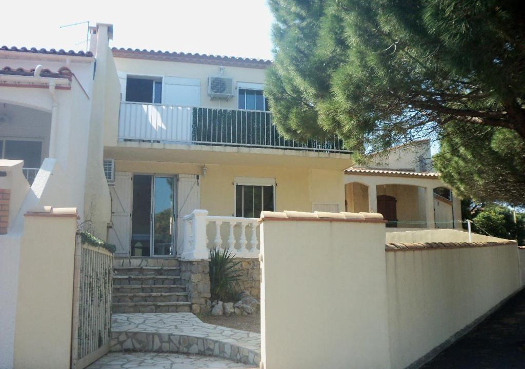 Saint-Pierre-la-Mer Apartment | Apt Climatisé T3 Saint Pierre La Mer, terrasse, jardin et parking privé