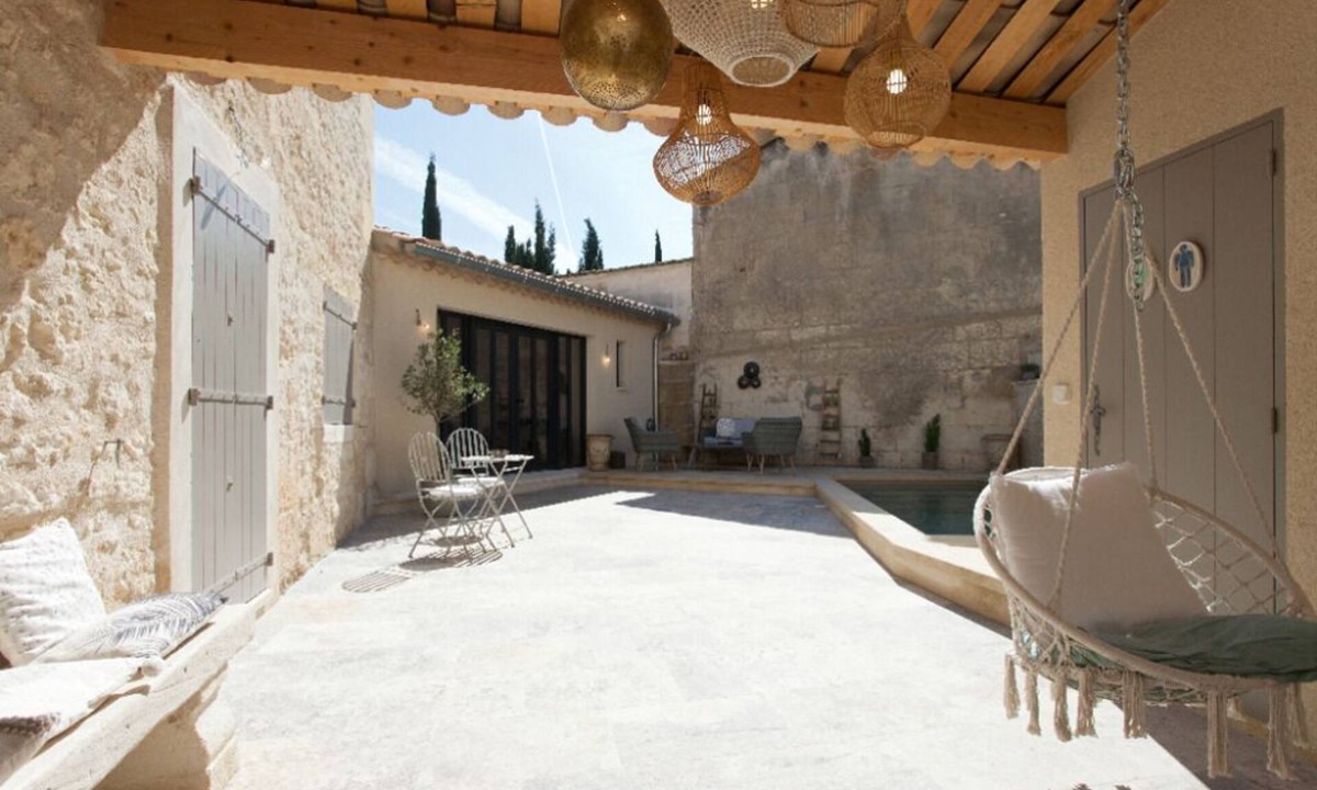 Fontvieille House | Architect-designed house in Provencal village center with swimming pool