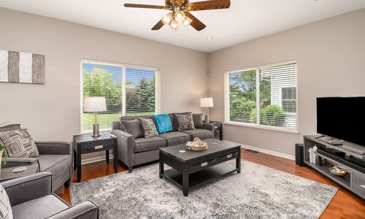 Fox Valley House | Aurora Rental - Shiloh