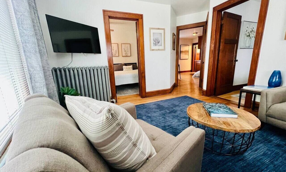 Milwaukee Apartment | Babich Building – B1 – Upper 2BR
