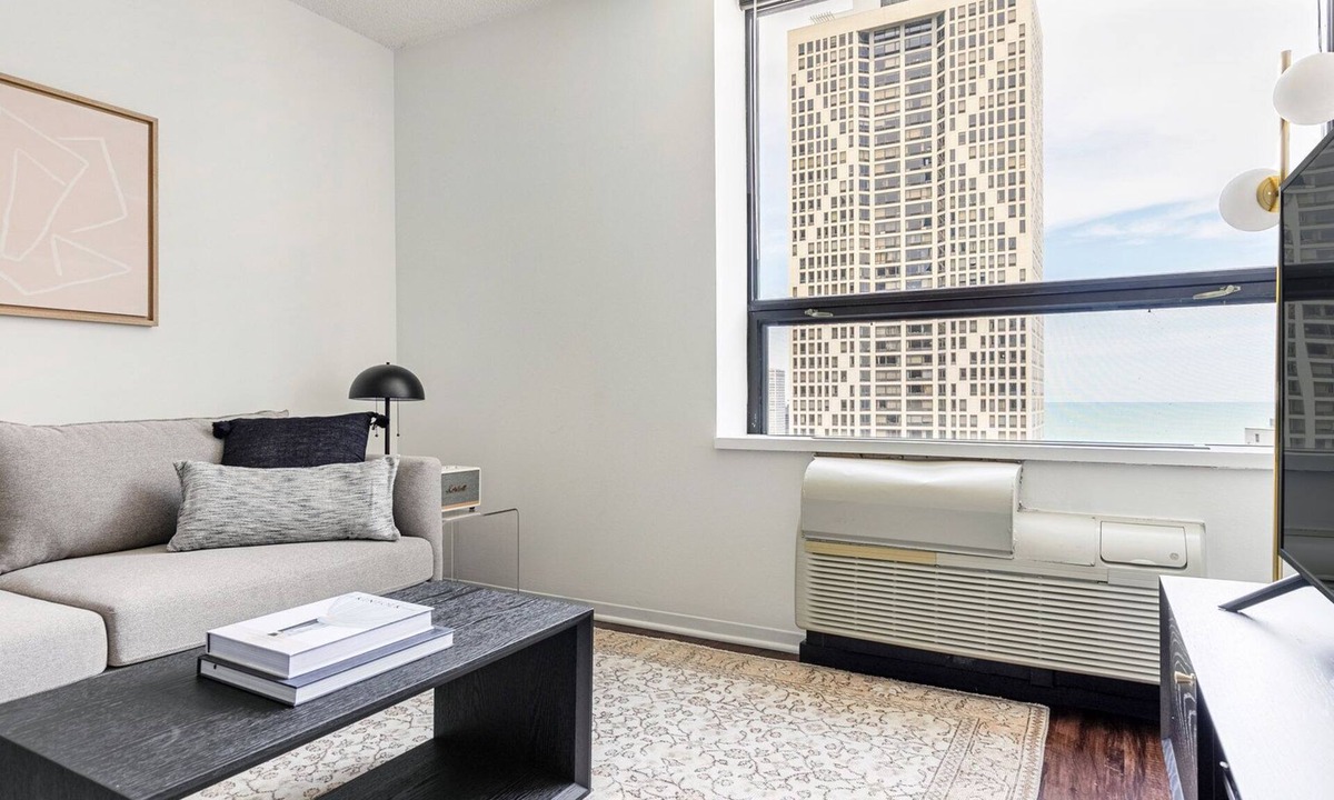 Streeterville Apartment | Beautiful Streeterville 1BR w/Gym, Pool, near Navy Pier, by Blueground