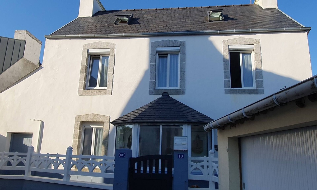 Plouezoch House | Beautiful typical Brittany house overlooking the Bay of Morlaix.