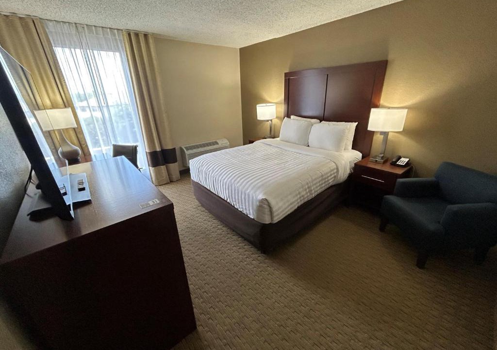 Rochelle Hotel | Best Western Rochelle Inn & Suites near DeKalb