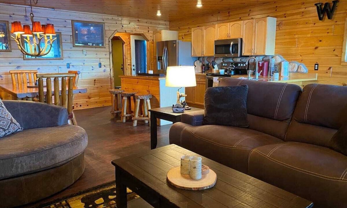 Curtis Township House | Big Bear Lodge 🐻🐾, On Lake w/Private Beach & Tiki Bar 🏖 Wi-fi & Dish Network!