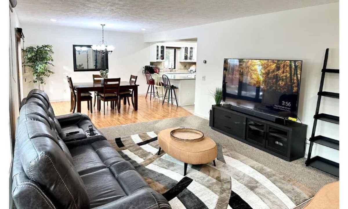 Wyoming House | Big Discount! Grand Rapids Big & luxury home