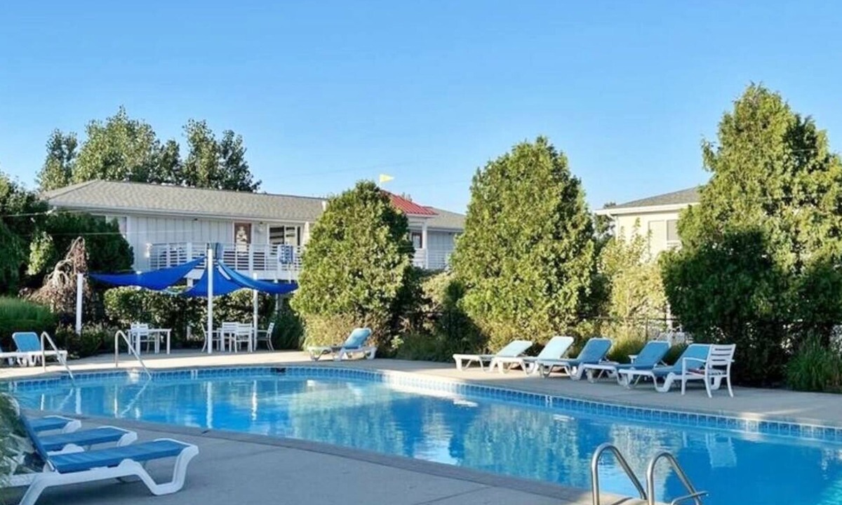 Douglas House | Blue Star Cabana: Swimming Pool, Dog Friendly, Walk to Douglas, Fun Condo