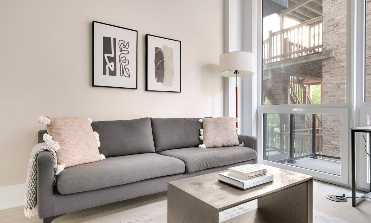 Greektown Apartment | Blueground | Greektown, rooftop, nr Grant Park