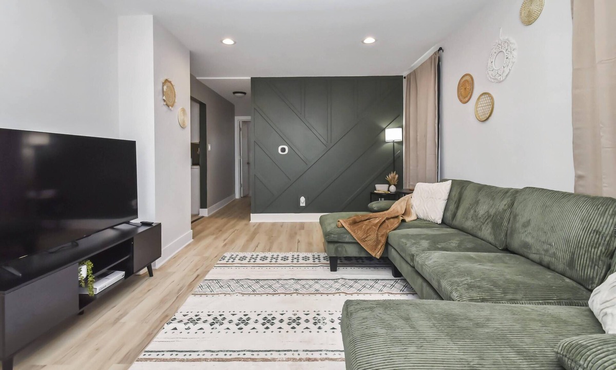 Peoria Heights House | Boho Heights Hideaway: Spacious 4 BR - 2 BA - NEWLY REMODELED! Fully Fenced!