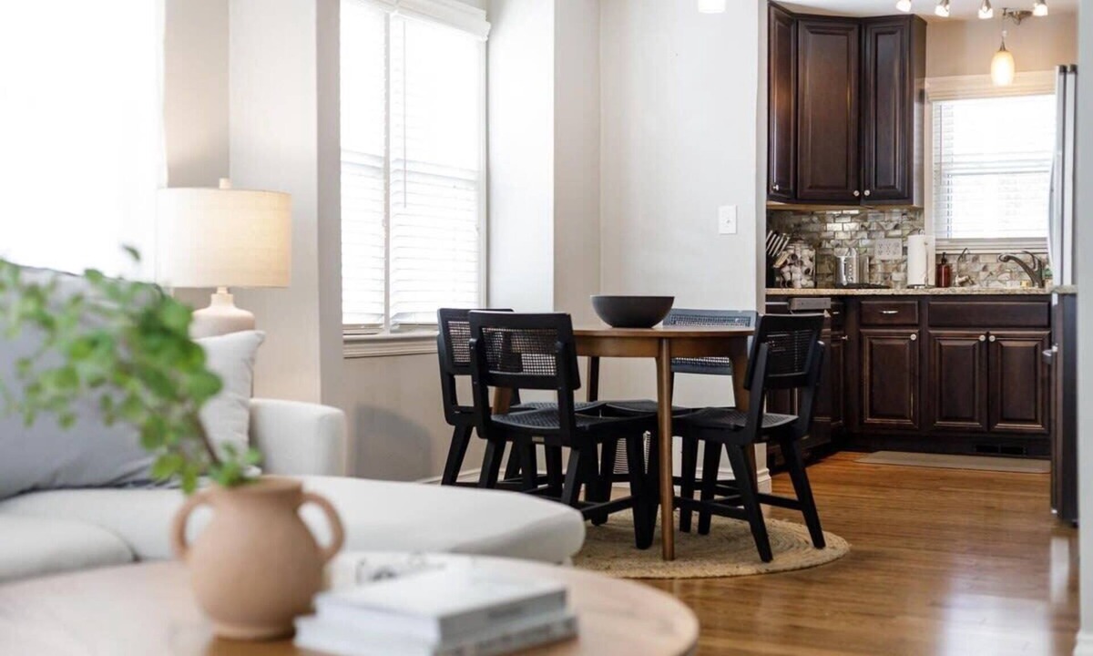Plymouth House | Bright, Beautiful & Cozy 4BR/2BA Plymouth Getaway!