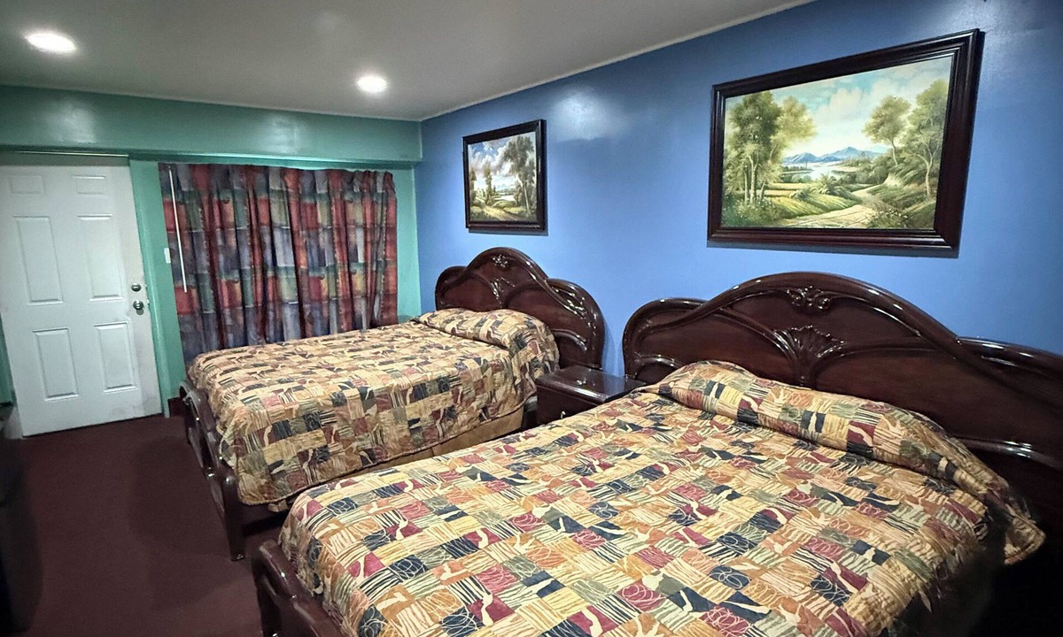 Lake Bluff Hotel | By The Way Motel Lake Bluff