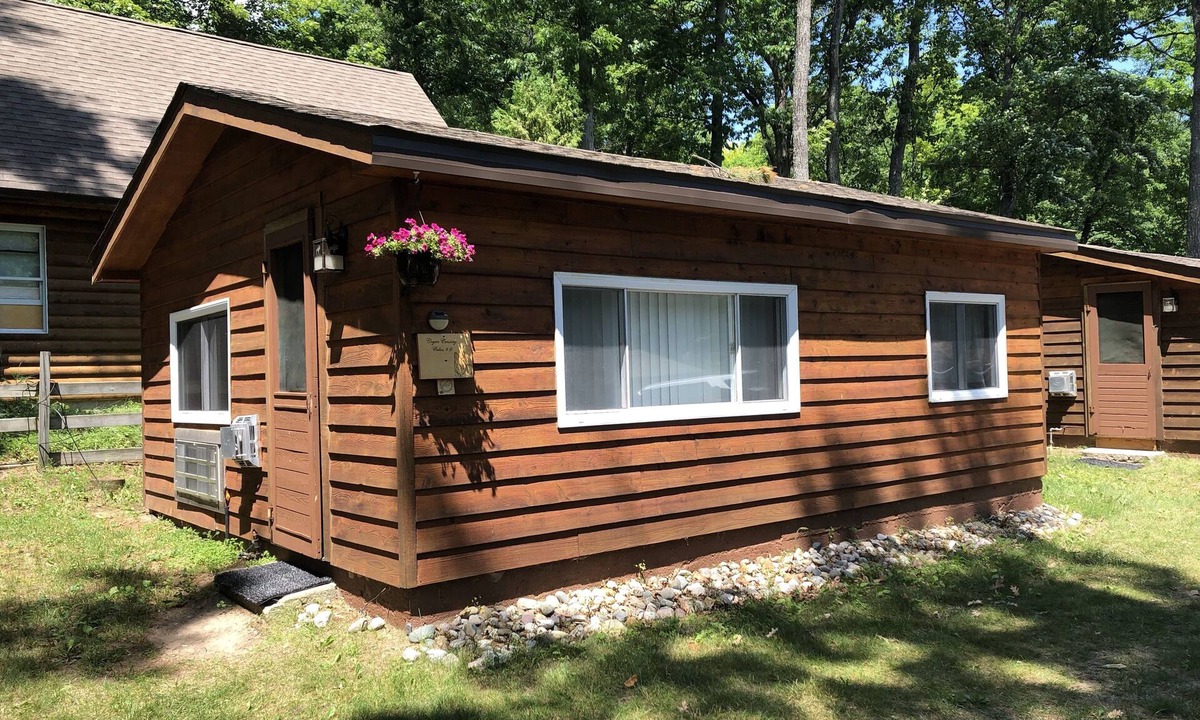 Mayfield Cabin | Cabin 2 closest small cabin to the water
