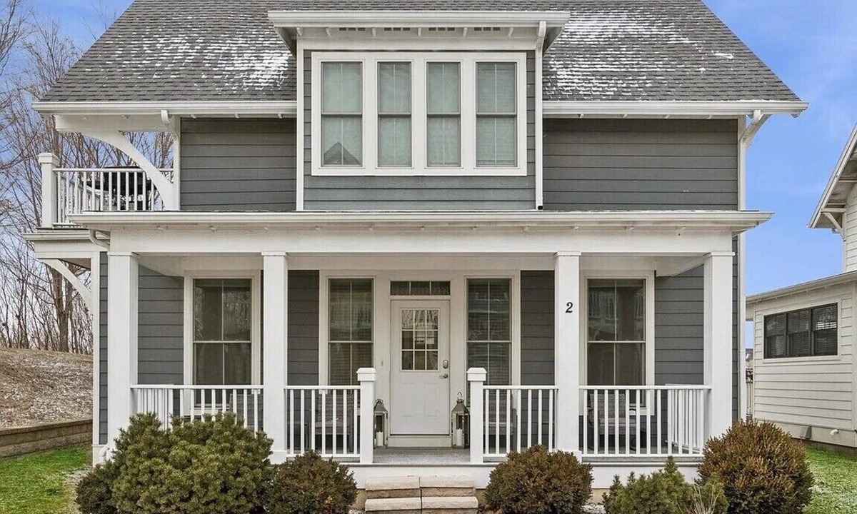 Ottawa Cottage | Casa Azul~Poolside Harbor Retreat w/Balcony & Bunk Room