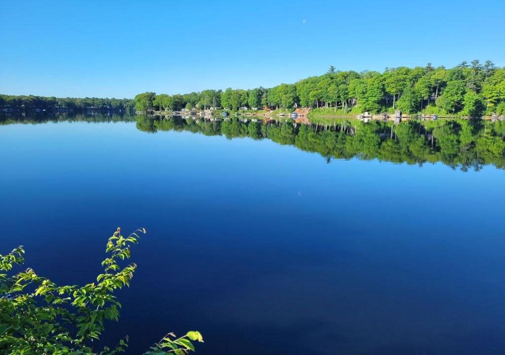Newaygo Apartment | Castaway Cottage on Croton Pond #3