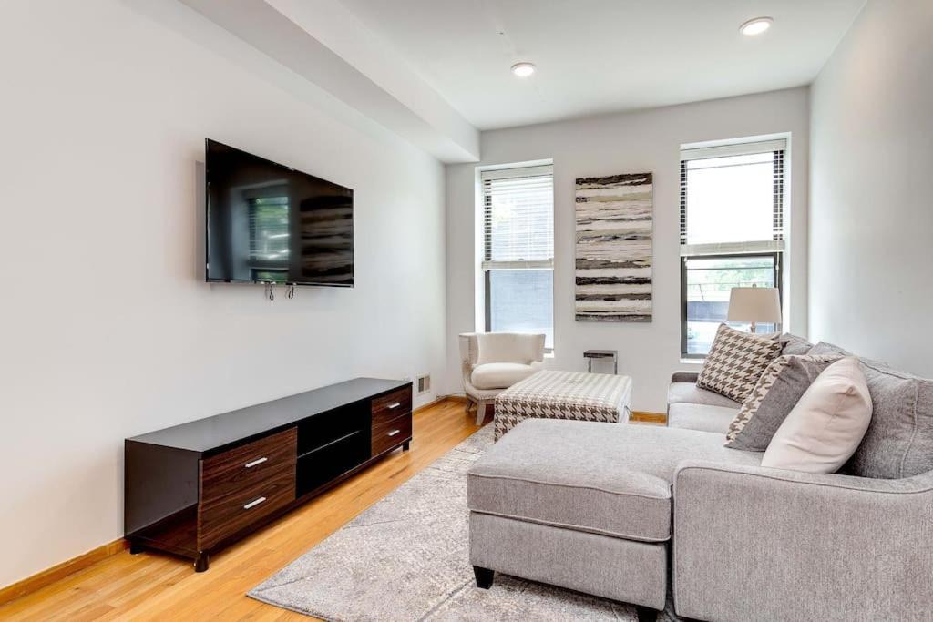 Pulaski Park Apartment | Central Chicago Suite2 Access to Patio