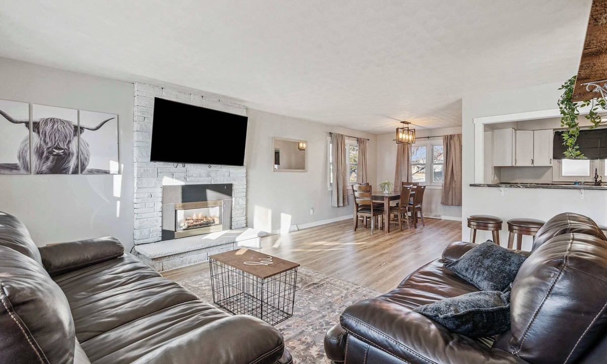 Davenport House | Central Davenport Modern 3BR