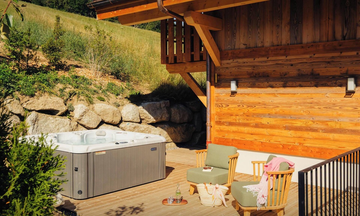 Combloux Ski Chalet | Chalet Galata -Luxury holidays for 12 with sauna and hot tub - OVO Network